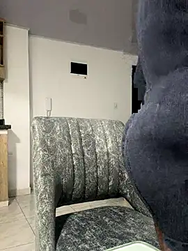 Snapshot of SammyDesire_10 chatting on November 2025 12:37:01 PM SammyDesire 10 online show from November 2025 12:37:01 PM