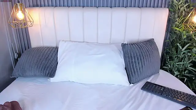 LauraCarther online show from April 2026 08:04:01 PM