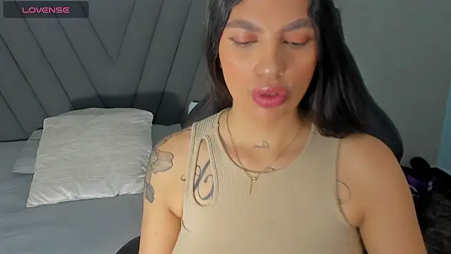 TATILARSON1 online show from January 2026 12:40:01 PM