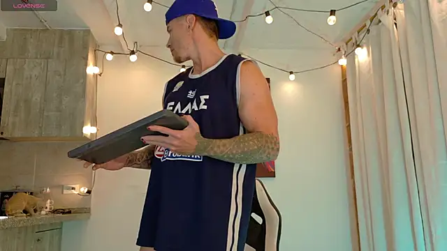 Snapshot of Ryannblue07 chatting on November 2025 01:17:02 AM Ryannblue07 online show from November 2025 01:17:02 AM