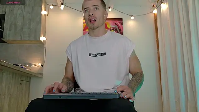 Snapshot of Ryannblue07 chatting on November 2025 10:43:01 PM Ryannblue07 online show from November 2025 10:43:01 PM