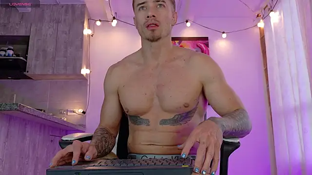 Snapshot of Ryannblue07 chatting on December 2025 09:20:02 PM Ryannblue07 online show from December 2025 09:20:02 PM