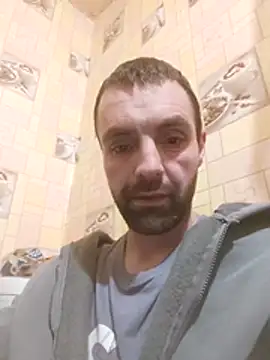 Snapshot of MaksDzubaV chatting on October 2025 07:08:01 PM MaksDzubaV online show from October 2025 07:08:01 PM