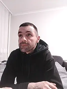 Snapshot of MaksDzubaV chatting on November 2025 07:57:01 PM MaksDzubaV online show from November 2025 07:57:01 PM