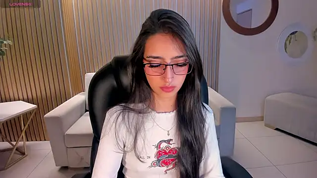 LarisaSmirnov online show from October 2025 04:46:02 AM