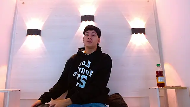 Jhojan twink online show from December 2025 12:43:02 PM