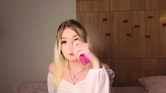 minigirl online show from March 2026 04:20:01 PM