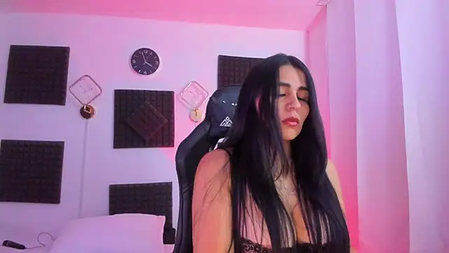 hannarusso online show from December 2025 08:58:02 PM