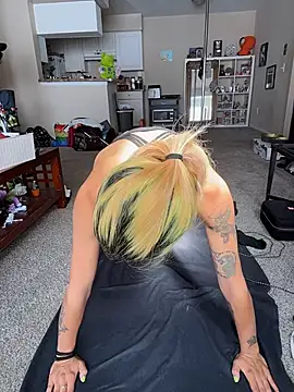 Harley cams online show from November 2025 04:18:01 PM