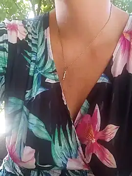 emiliemilf online show from April 2026 05:43:02 PM