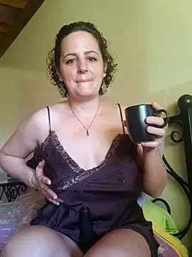 Snapshot of emiliemilf chatting on June 2026 08:35:01 PM emiliemilf online show from June 2026 08:35:01 PM