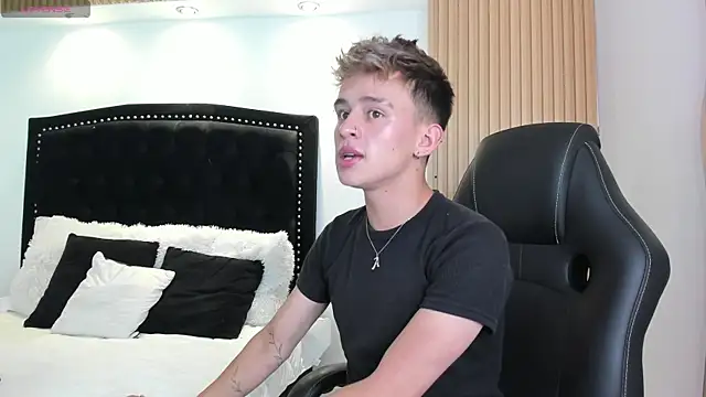 Snapshot of LiamWildx20 chatting on July 2026 04:30:01 AM LiamWildx20 online show from July 2026 04:30:01 AM
