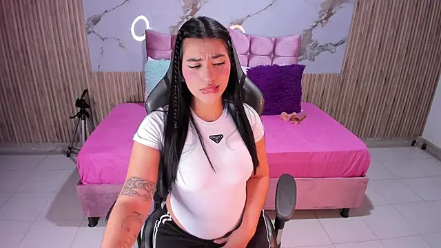 Nicolee19 online show from December 2025 11:04:01 AM