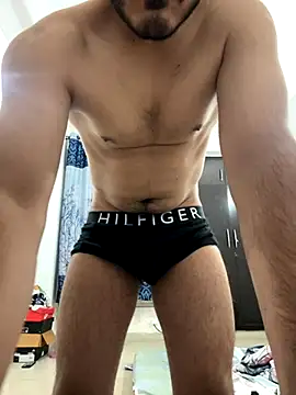 Guccilonda17 online show from November 2025 06:44:02 PM