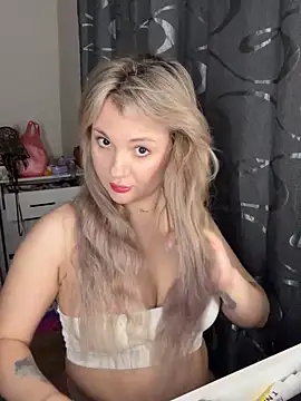 mollygirll online show from April 2026 09:24:01 PM