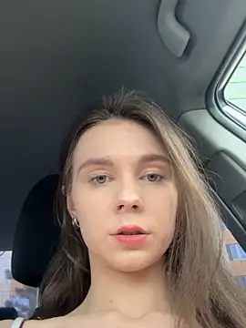 MilaBee online show from October 2025 09:32:01 AM