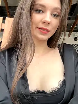 MilaBee online show from October 2025 08:59:01 AM