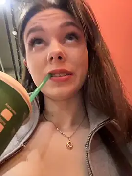 MilaBee online show from February 2026 11:22:02 AM