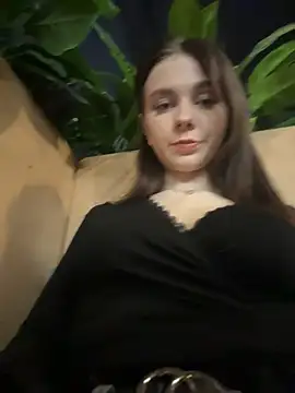 MilaBee online show from April 2026 07:42:01 AM