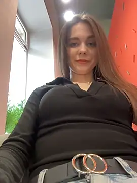 MilaBee online show from April 2026 11:07:02 AM