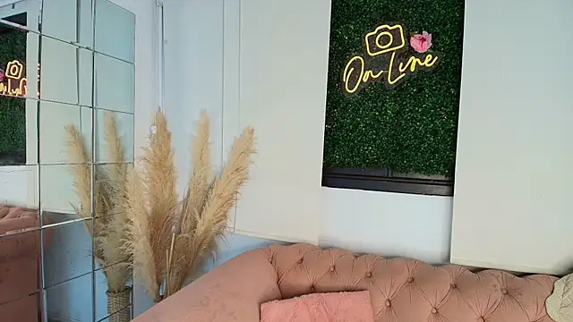 juliana luque online show from November 2025 12:07:01 PM