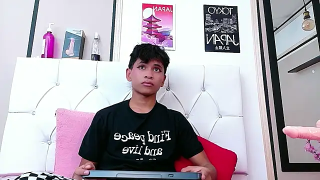 Ethan Westt online show from February 2026 08:25:02 PM