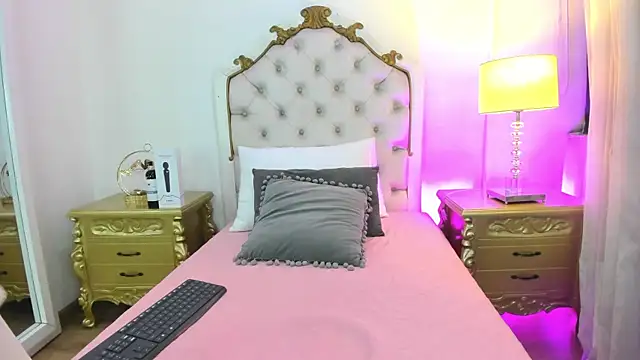 debora scoot online show from February 2026 02:51:01 AM