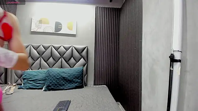 Andrew Taylor09 online show from November 2025 04:24:02 AM