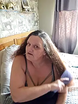 Snapshot of MissQueenBeex chatting on February 2026 11:22:02 AM MissQueenBeex online show from February 2026 11:22:02 AM