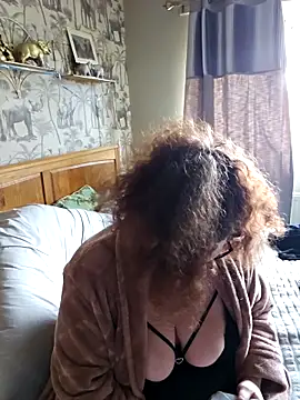 Snapshot of MissQueenBeex chatting on February 2026 10:01:02 AM MissQueenBeex online show from February 2026 10:01:02 AM