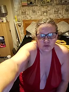 Snapshot of MissQueenBeex chatting on March 2026 07:39:02 PM MissQueenBeex online show from March 2026 07:39:02 PM