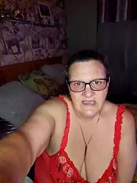 Snapshot of MissQueenBeex chatting on March 2026 08:34:02 PM MissQueenBeex online show from March 2026 08:34:02 PM