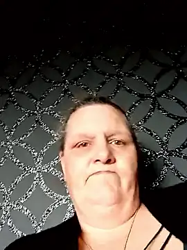 Snapshot of MissQueenBeex chatting on March 2026 11:59:02 AM MissQueenBeex online show from March 2026 11:59:02 AM