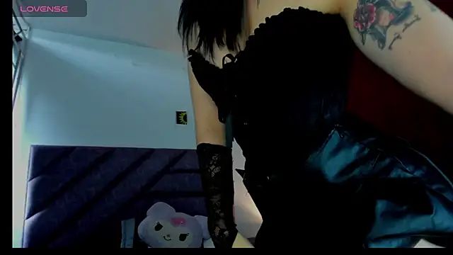 Snapshot of KARINNA__RAVEN chatting on May 2026 09:34:01 PM KARINNA RAVEN online show from May 2026 09:34:01 PM