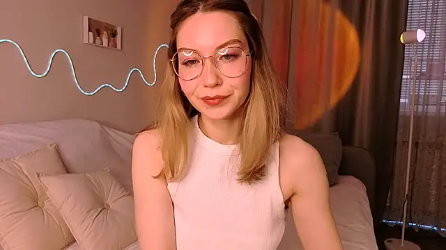 Lilo Sims online show from October 2025 01:47:01 AM