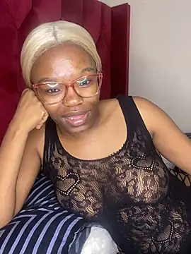 YummyMelanin117 online show from February 2026 09:33:01 PM