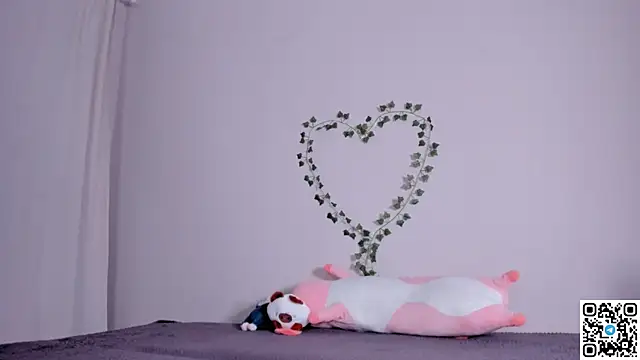 emmelieflorence online show from February 2026 07:21:02 PM