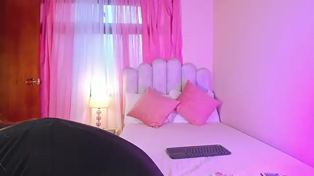 zaraquiinn online show from November 2025 09:57:01 PM