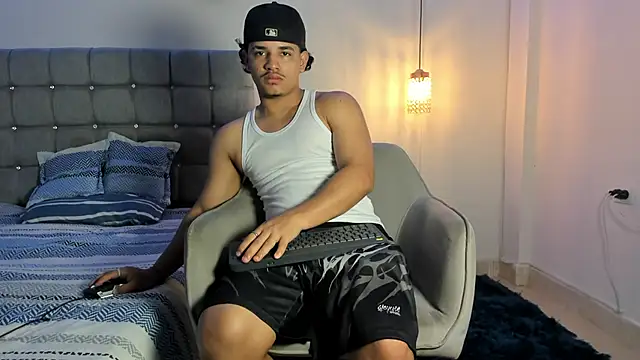 Snapshot of samxx_muscle chatting on October 2025 03:23:02 PM samxx muscle online show from October 2025 03:23:02 PM