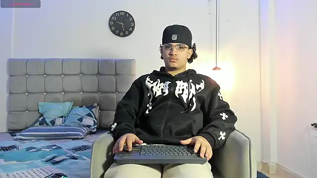 Snapshot of samxx_muscle chatting on November 2025 02:19:02 PM samxx muscle online show from November 2025 02:19:02 PM