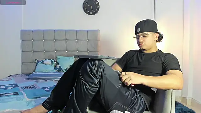 Snapshot of samxx_muscle chatting on November 2025 02:07:02 PM samxx muscle online show from November 2025 02:07:02 PM