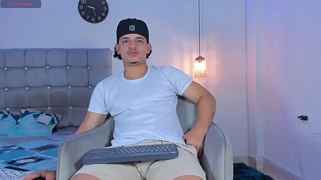 Snapshot of samxx_muscle chatting on November 2025 12:48:02 PM samxx muscle online show from November 2025 12:48:02 PM