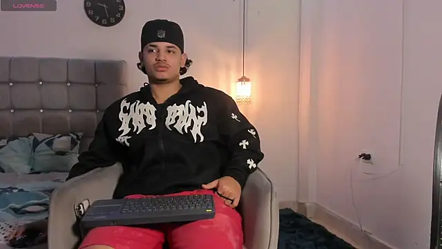 Snapshot of samxx_muscle chatting on November 2025 02:09:01 PM samxx muscle online show from November 2025 02:09:01 PM