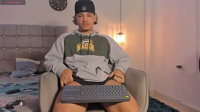 Snapshot of samxx_muscle chatting on December 2025 02:00:01 PM samxx muscle online show from December 2025 02:00:01 PM