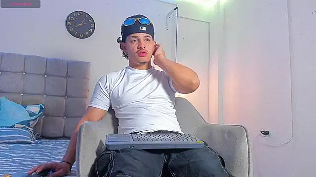 samxx muscle online show from December 2025 01:07:01 PM