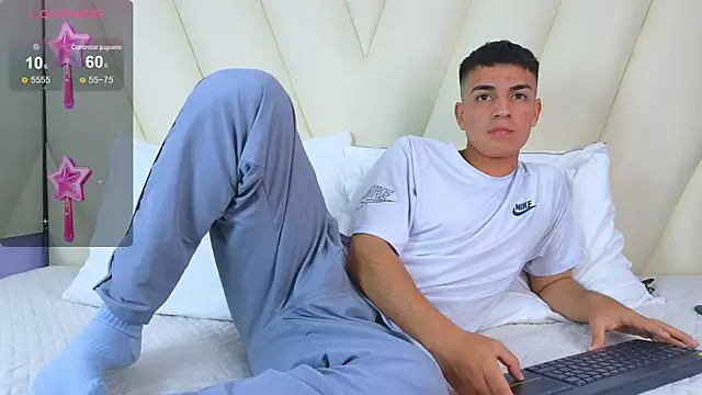 Hotboy21  online show from November 2025 03:39:01 AM