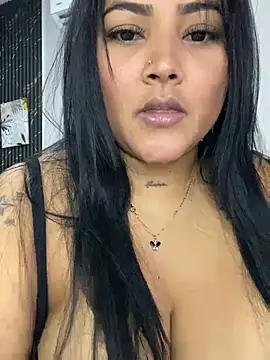 Snapshot of sashaoficial_ chatting on June 2026 11:17:02 PM sashaoficial online show from June 2026 11:17:02 PM