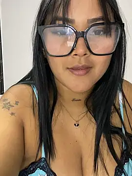 Snapshot of sashaoficial_ chatting on July 2026 11:28:01 PM sashaoficial online show from July 2026 11:28:01 PM
