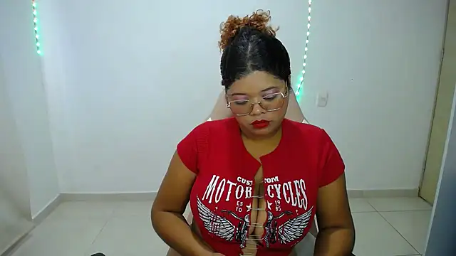 natalietits1 online show from December 2025 05:44:02 PM