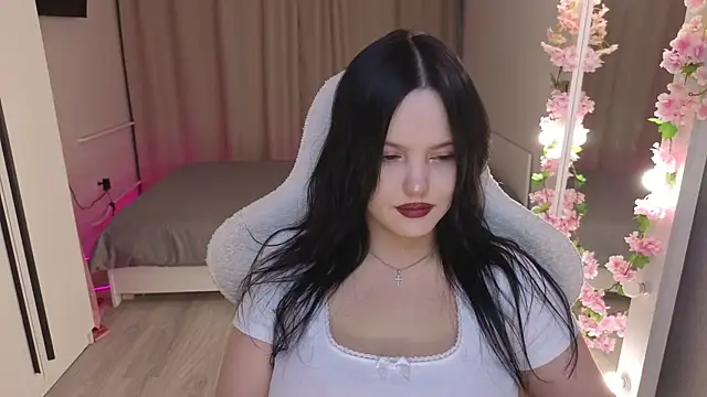 Betty  Davvis online show from November 2025 01:32:02 PM